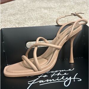 NWT nude heels!!! 6.5